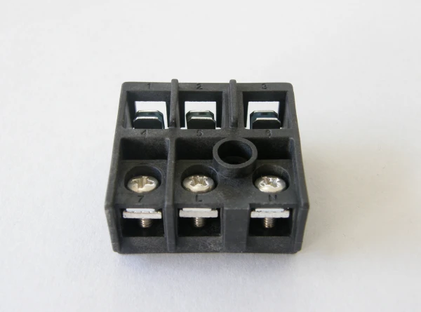 Terminal block for single-phase motors